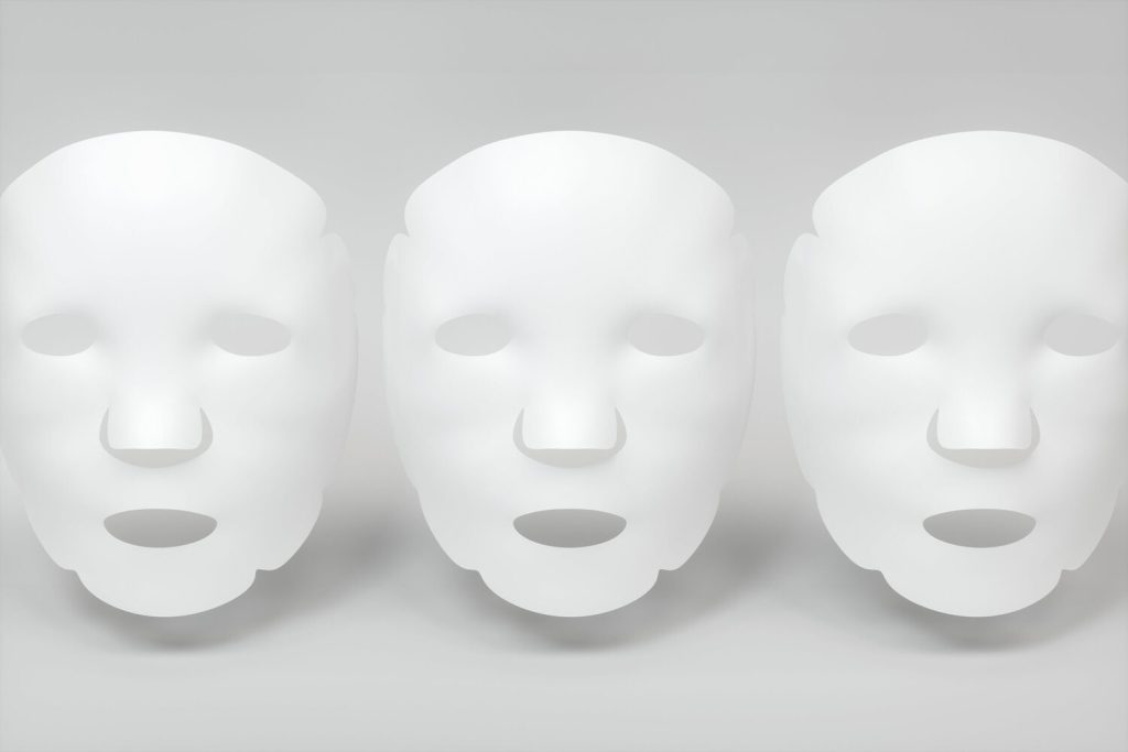 trois masques en silicones